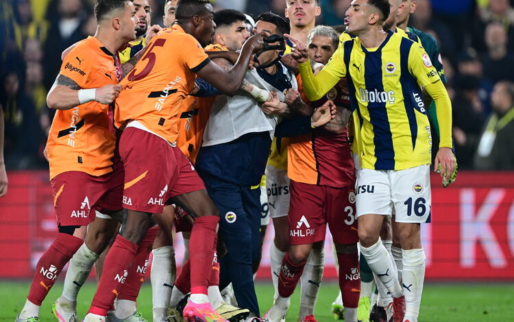 Ziraat Türkiye Kupası çeyrek finalinde Galatasaray, deplasmanda Fenerbahçe’yi 2-1 mağlup ederek yarı finale yükseldi.
