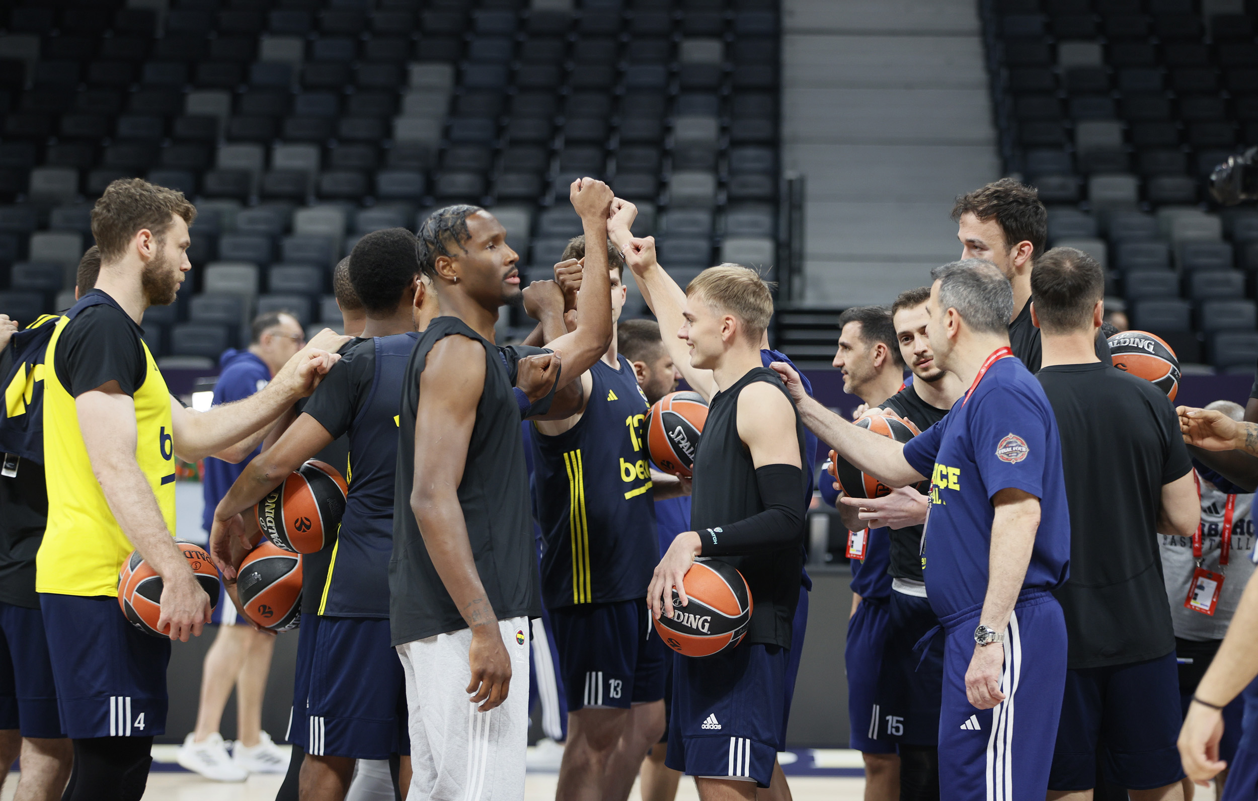 Evet bir Final Four'u daha bitirdik. En son 2021-2022 sezonunda Anadolu Efes ile gelen EuroLeague kupası bu kez Fenerbahçe Beko ile tekrar Türkiye’ye geri döndü.
