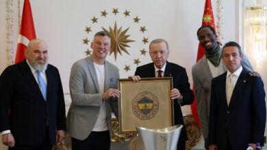 Cumhurbaşkanı Recep Tayyip Erdoğan, basketbolda EuroLeague şampiyonu olan Fenerbahçe Beko'yu ağırladı