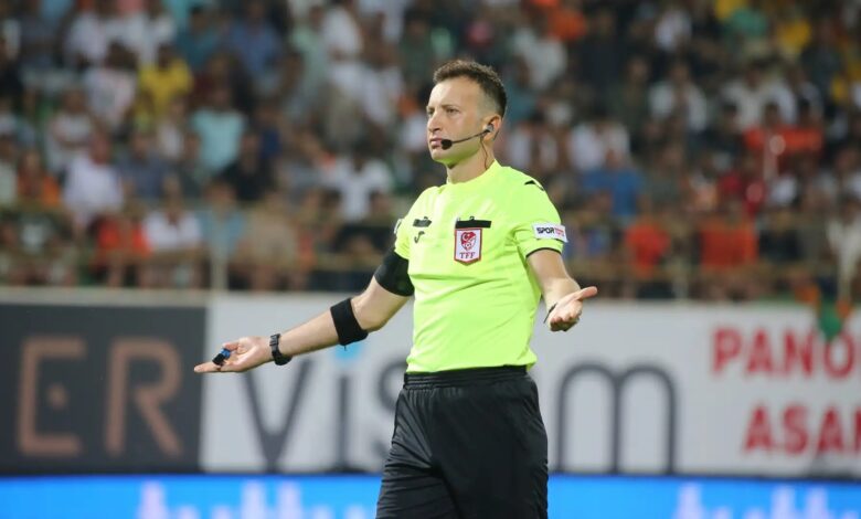Süper Lig'in 34. haftasında oynanacak Fenerbahçe-Beşiktaş derbisini hakem Yasin Kol yönetecek.