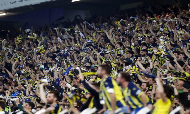 Beşiktaş mağlubiyeti ve şampiyonluk yarışından kopulmasının ardından Fenerbahçe’de tansiyon yükseldi.