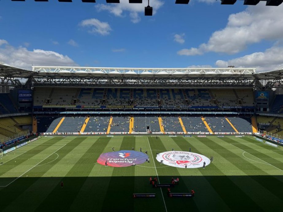 Fenerbahçe, Hatayspor deplasmanında 4-2 kaybetmesinin ardından son haftada boş tribünler önünde Konyaspor'u 2-1 mağlup etti
