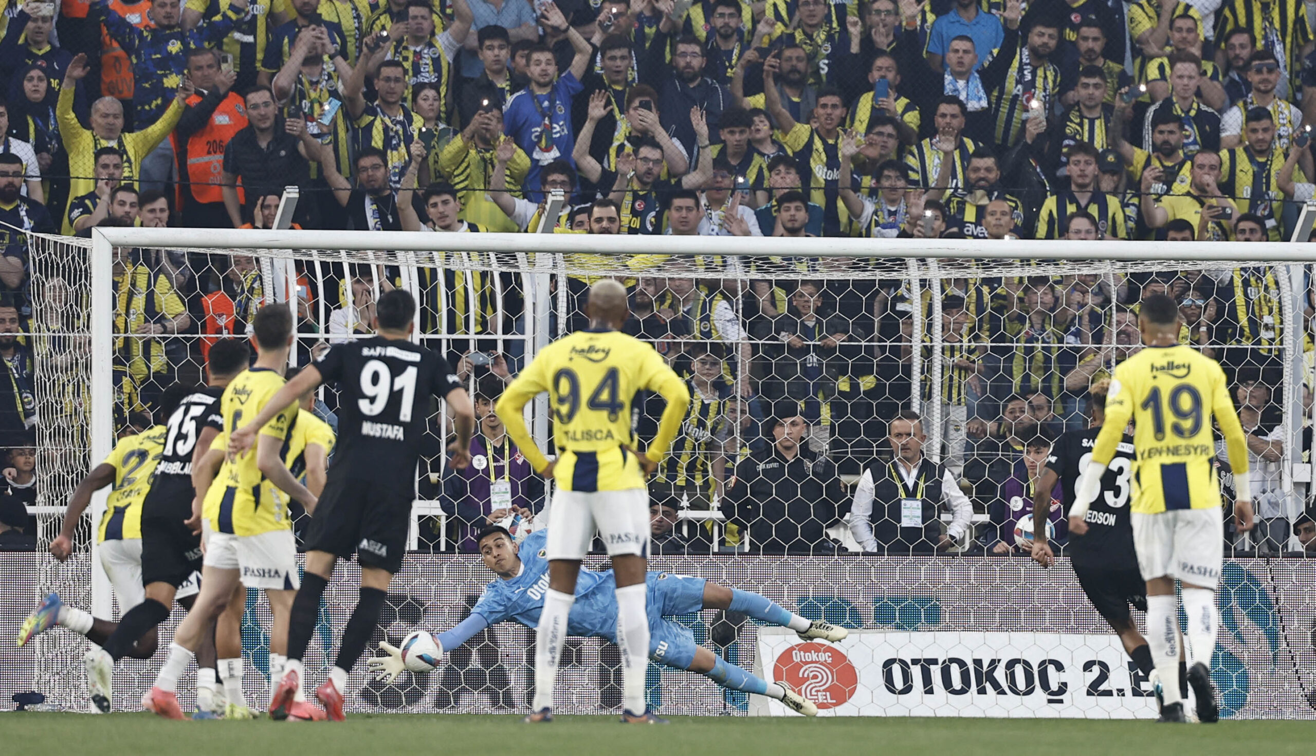 Trendyol Süper Lig’in 34. haftasında ezeli rakibi Beşiktaş’ı konuk eden Fenerbahçe, sahadan 1-0’lık mağlubiyetle ayrıldı.