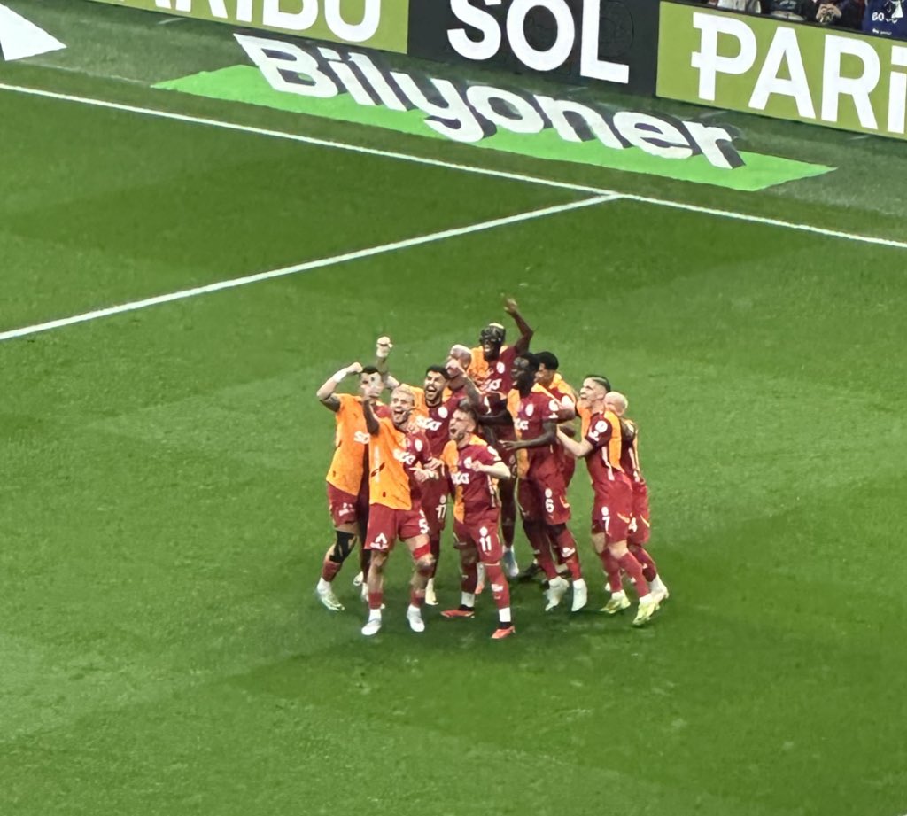 Trendyol Süper Lig'in 34. haftasında Galatasaray, Kayserispor'u 3-0 yenerek art arda iki, toplamda ise 25. şampiyonluğunu kazandı