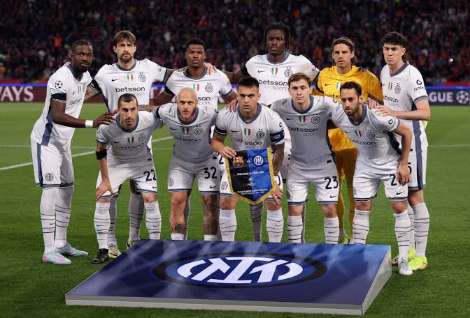 İnter futbolcu transferlerine 200 milyon Euro harcadığı son 3 sezonda 2. kez Şampiyonlar Ligi'nde finale kaldı. Aynı dönemde 180 milyon Euro bonservis bedeli ödeyen Fenerbahçe ise bir kez Türkiye Kupası aldı