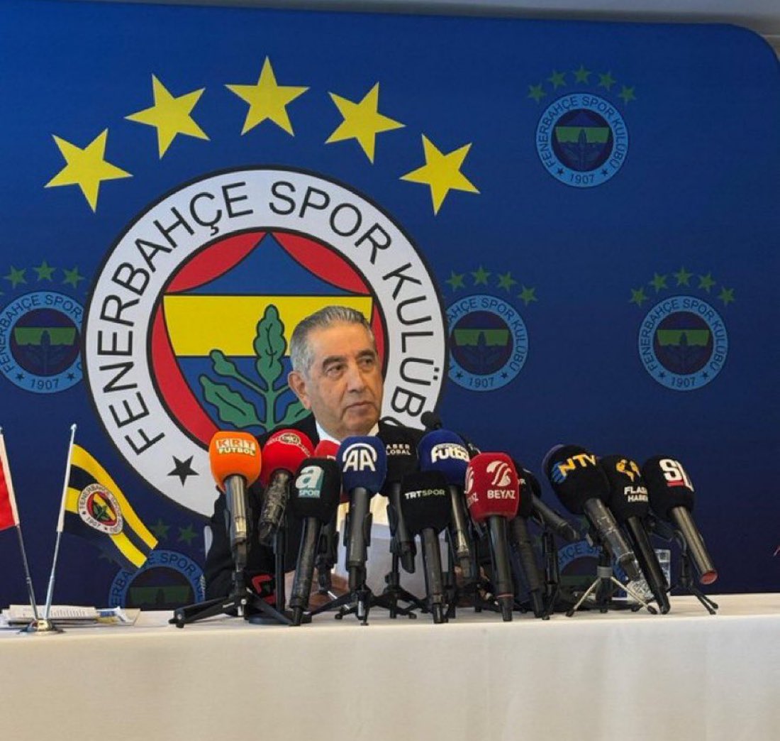Fenerbahçe'de başkan adayı olan Mahmut Uslu, düzenlediği basın toplantısında mevcut başkan Ali Koç'u istifaya çağırdı