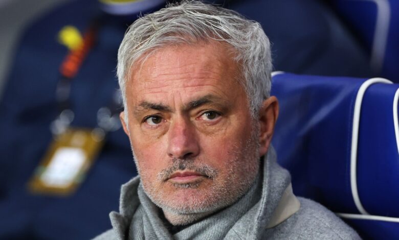 Fenerbahçe Teknik Direktörü Jose Mourinho ile ilgili ülkesinin milli takımının başına geçeceği öne sürüldü. Portekiz Futbol Federasyonu ise bu iddiayı yalanladı
