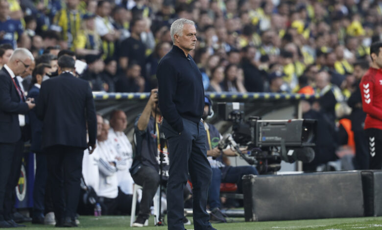Fenerbahçe’nin Süper Lig’in 34. haftasında sahasında Beşiktaş’a 1-0 mağlup olmasının ardından gözler teknik direktör Jose Mourinho’ya çevrildi.