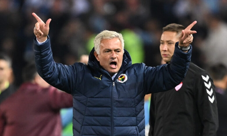 Teknik direktör Jose Mourinho’nun takımda kalıp kalmayacağı tartışılırken, Portekizli hoca yeni sezon hazırlıklarına başladı.