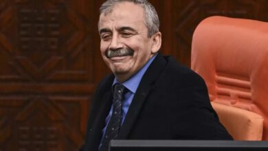 DEM Parti İstanbul Milletvekili ve TBMM Başkanvekili Sırrı Süreyya Önder, tedavi gördüğü hastanede 62 yaşında hayatını kaybetti.