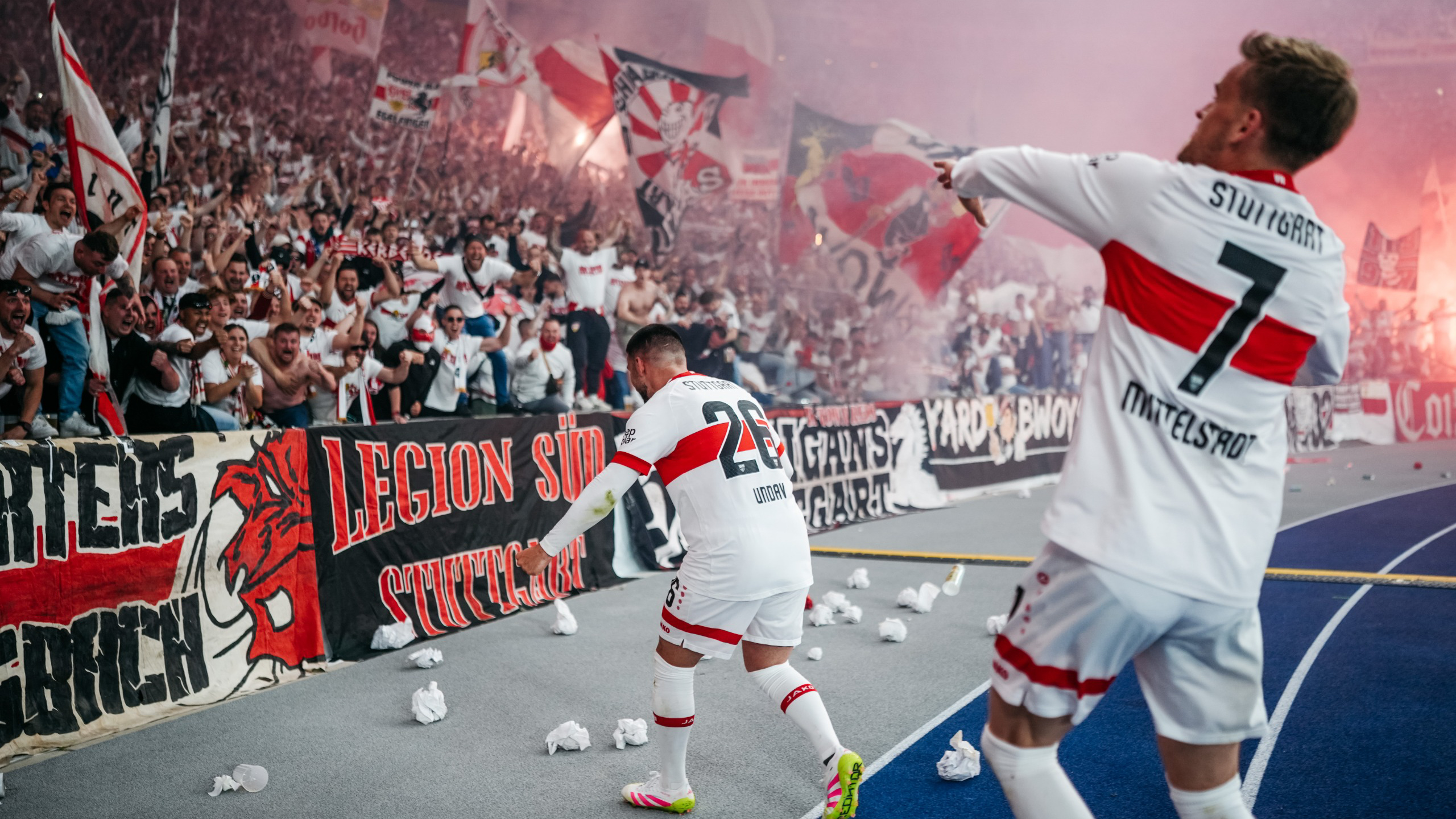 Fransa Kupası'nda Paris Saint Germain, Almanya Kupası'nda ise Stuttgart şampiyon oldu