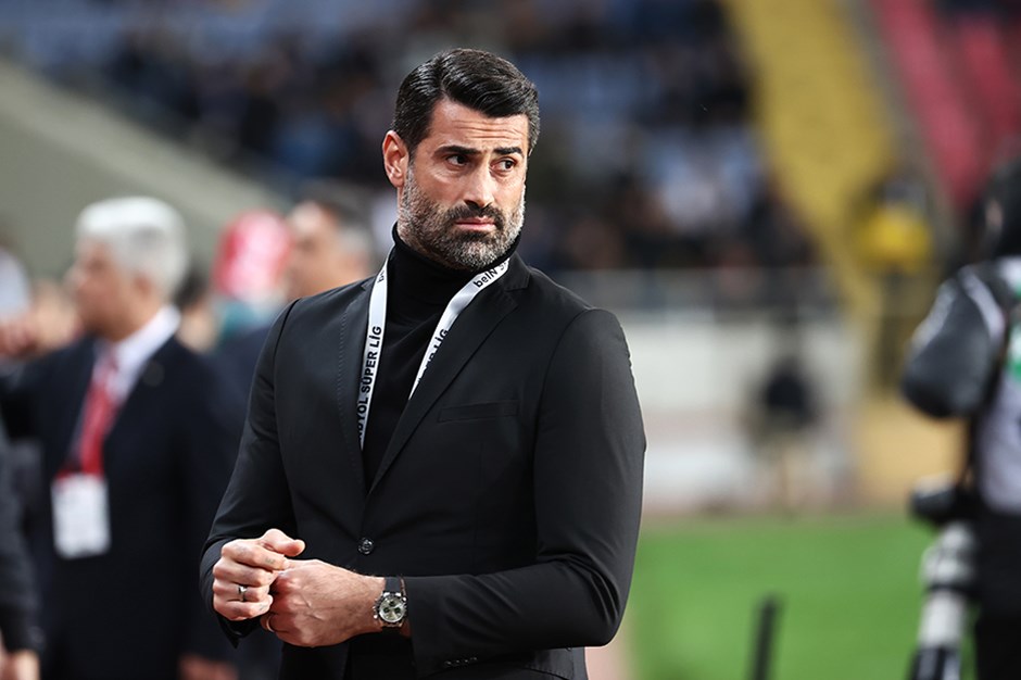 Fenerbahçe'nin efsane kalecisi Volkan Demirel, sarı-lacivertli kulüpte teknik direktörlük yapma arzusunu dile getirdi.
