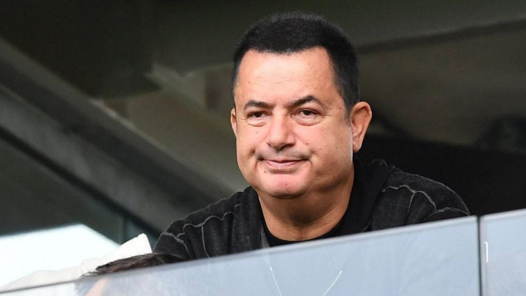 Fenerbahçe Asbaşkanı Acun Ilıcalı, katıldığı televizyon programında taraftarlara ağır eleştiriler yöneltti