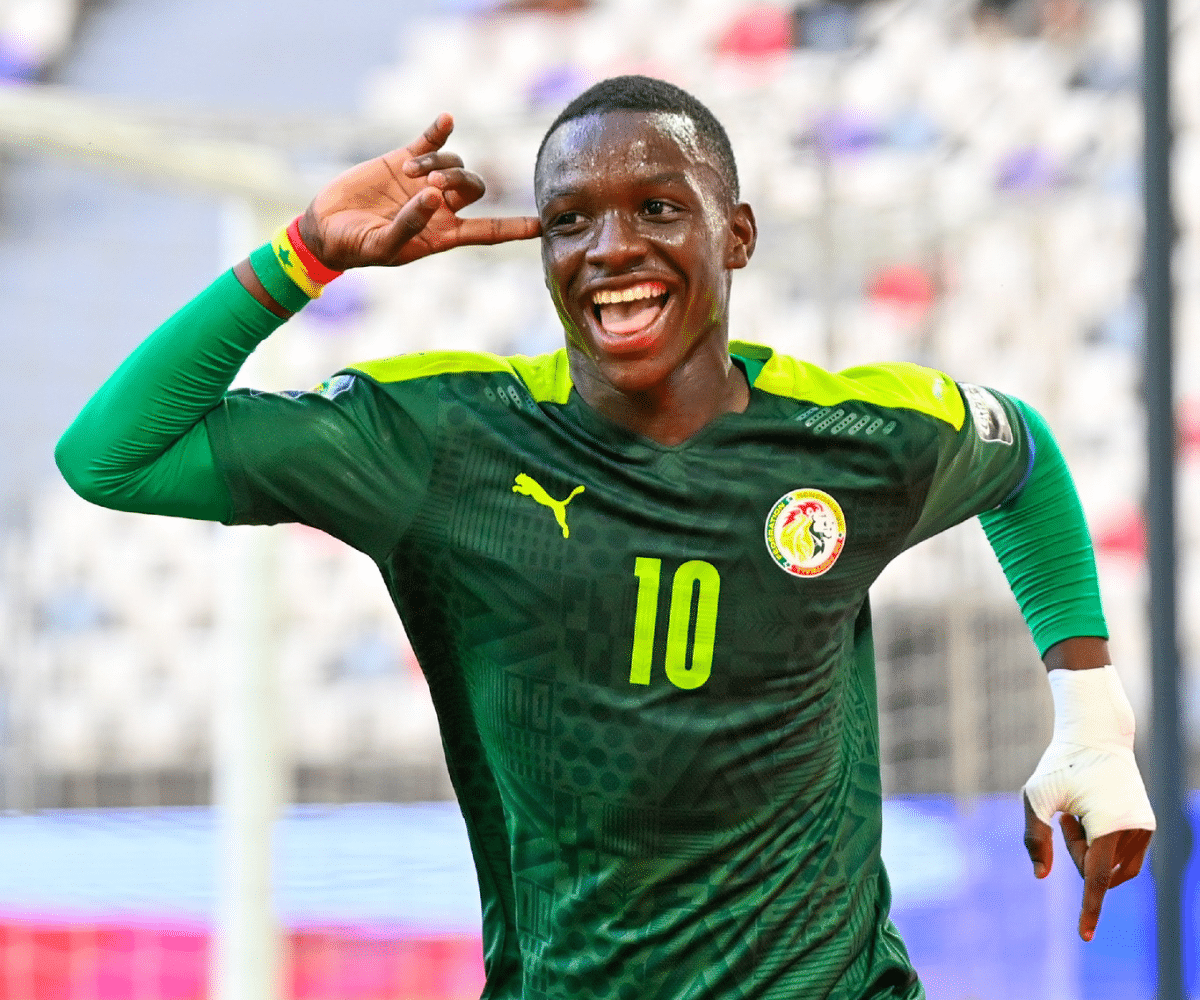 Fenerbahçe, Real Madrid, Chelsea ve Barcelona'nın da istediği yeni Sadio Mane olarak lanse edilen Amara Diouf ile anlaşma imzaladı
