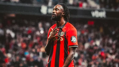 Fenerbahçe Nice forması giyen Evann Guessand’ı transfer listesine aldı. Edin Dzeko ile yollar ayrılırken, En-Nesyri’nin durumu belirsizliğini koruyor.
