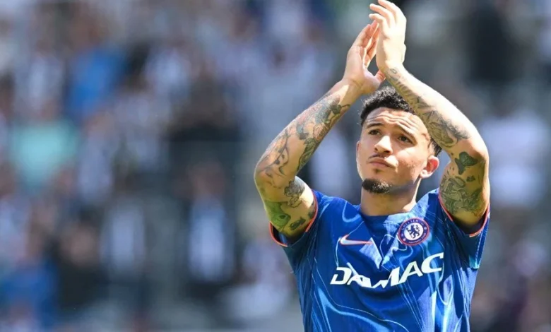 Napoli'nin yüksek maaş talebi nedeniyle vazgeçtiği Jadon Sancho için Fenerbahçe harekete geçti.