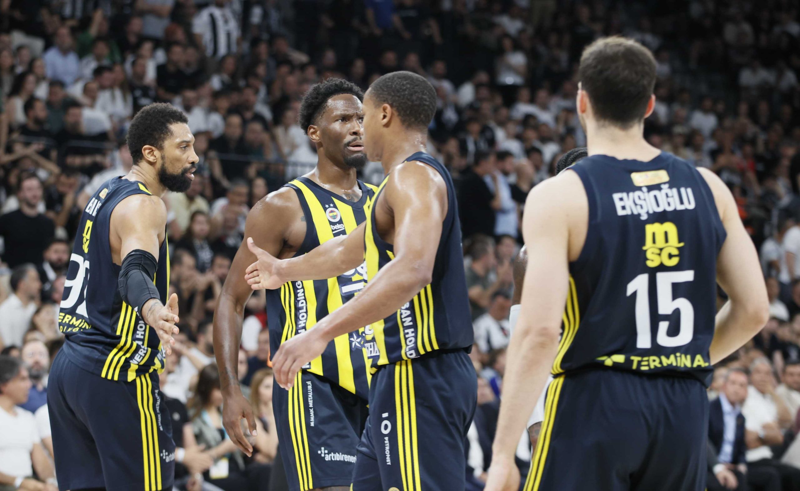 Beşiktaş’ı deplasmanda mağlup eden Fenerbahçe Beko, şampiyonluk yolunda kritik bir adım attı.