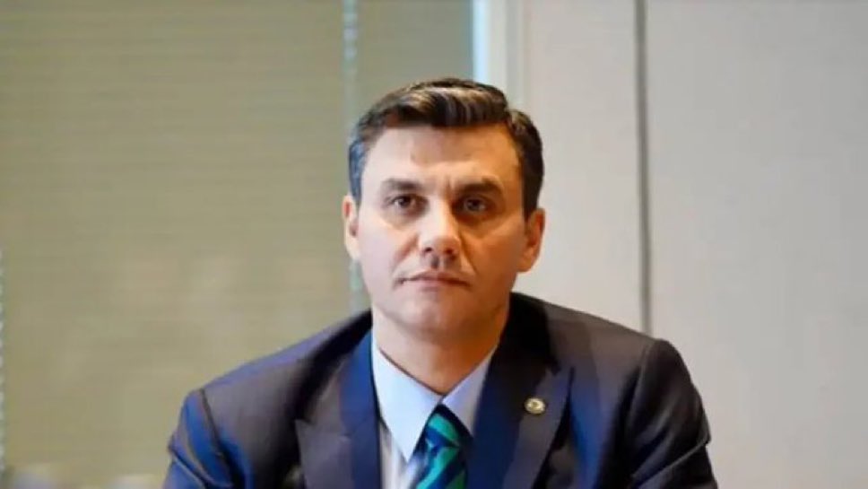 Elektrik akımına kapılan Manisa Büyükşehir Belediye Başkanı Ferdi Zeyrek tedavi gördüğü hastanede yaşamını yitirdi.