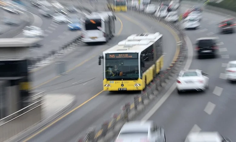 İBB'nin toplu ulaşım ücretlerine yüzde 21,29 oranında zam yapılması yönündeki teklifi, UKOME toplantısında oy çokluğuyla reddedildi.