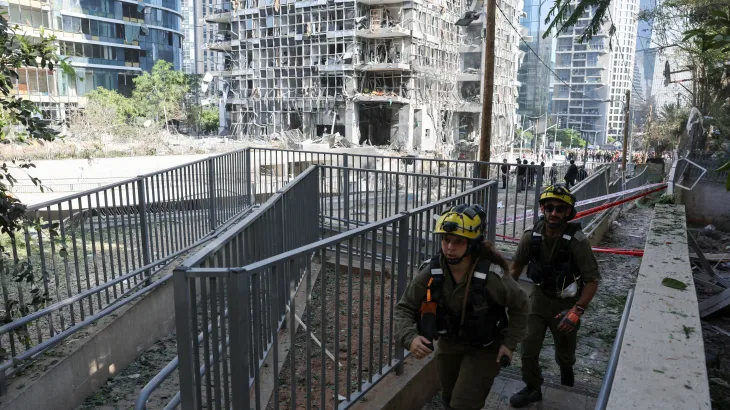 İran’ın füze saldırısında Tel Aviv’in yanı sıra Ramat Gan ve Holon’daki yerleşim alanlarıyla güneydeki Soroka Hastanesi hedef oldu.