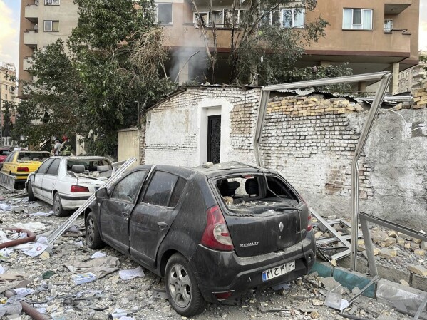 İsrail, İran’ın nükleer programını hedef alarak 200’den fazla savaş uçağı ve 100 İHA ile geniş çaplı saldırı başlattı.