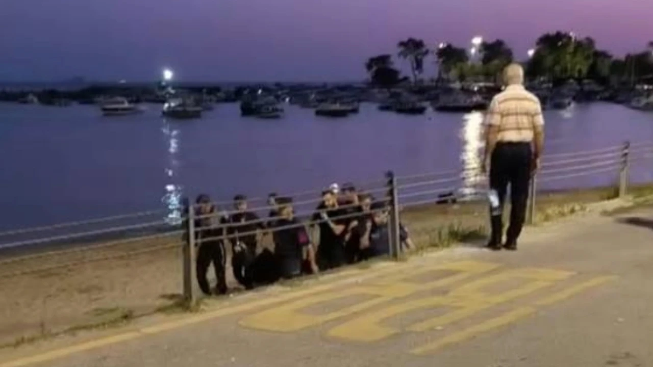 İstanbul Kadıköy’de akşam saatlerinde denize giren Uğurcan Ceyhaner, bir süre sonra gözden kayboldu.