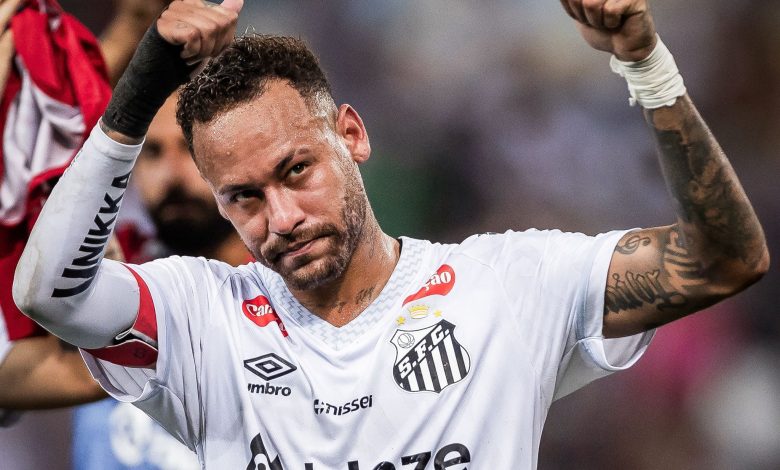 Fransa'nın ünlü spor gazetesi L'Equipe, Fenerbahçe'nin Brezilyalı yıldız Neymar'ı istediğini öne sürdü