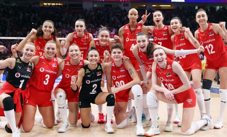 Filenin Sultanları eze eze gidiyor 1 Filenin Sultanları, İstanbul'un ev sahipliğindeki 2025 FIVB Voleybol Milletler Ligi ikinci haftasındaki ikinci maçında Kanada'yı 3-0 mağlup etti