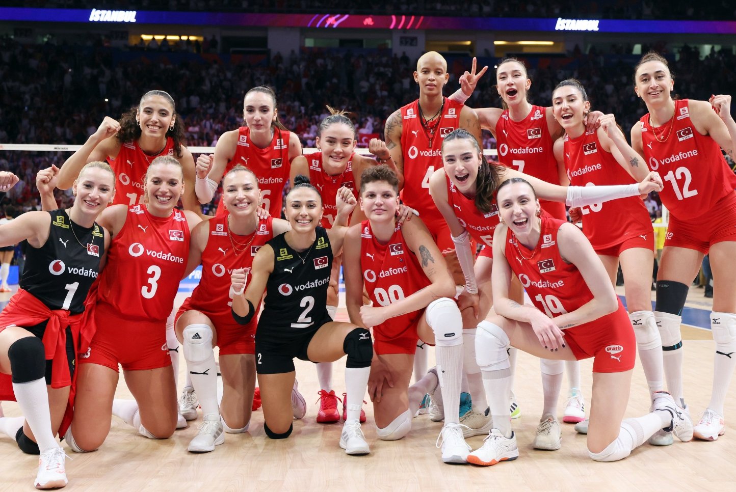 Filenin Sultanları, İstanbul'un ev sahipliğindeki 2025 FIVB Voleybol Milletler Ligi ikinci haftasındaki ikinci maçında Kanada'yı 3-0 mağlup etti