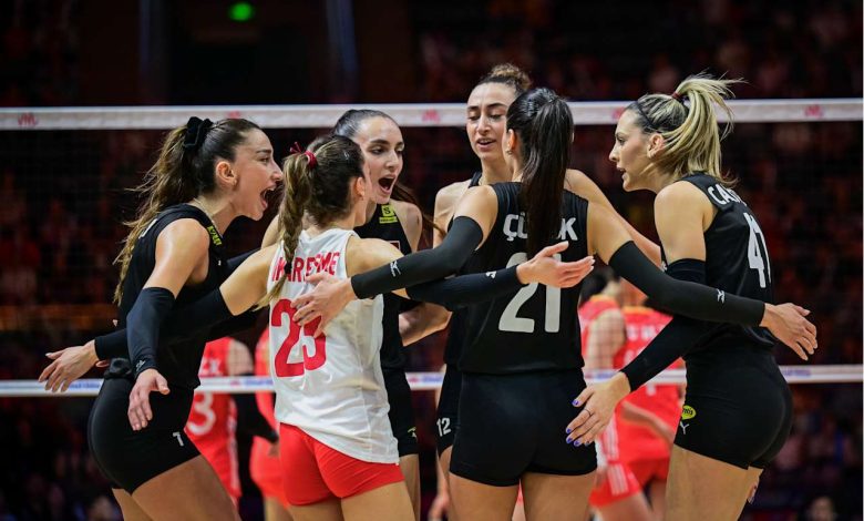 Filenin Sultanları, seddi yıktı geçti 1 Filenin Sultanları, A Milli Kadın Voleybol Takımımız, ev sahibi Çin'i müthiş bir mücadeleyle 3-2 yenerek dörtte dört yaptı