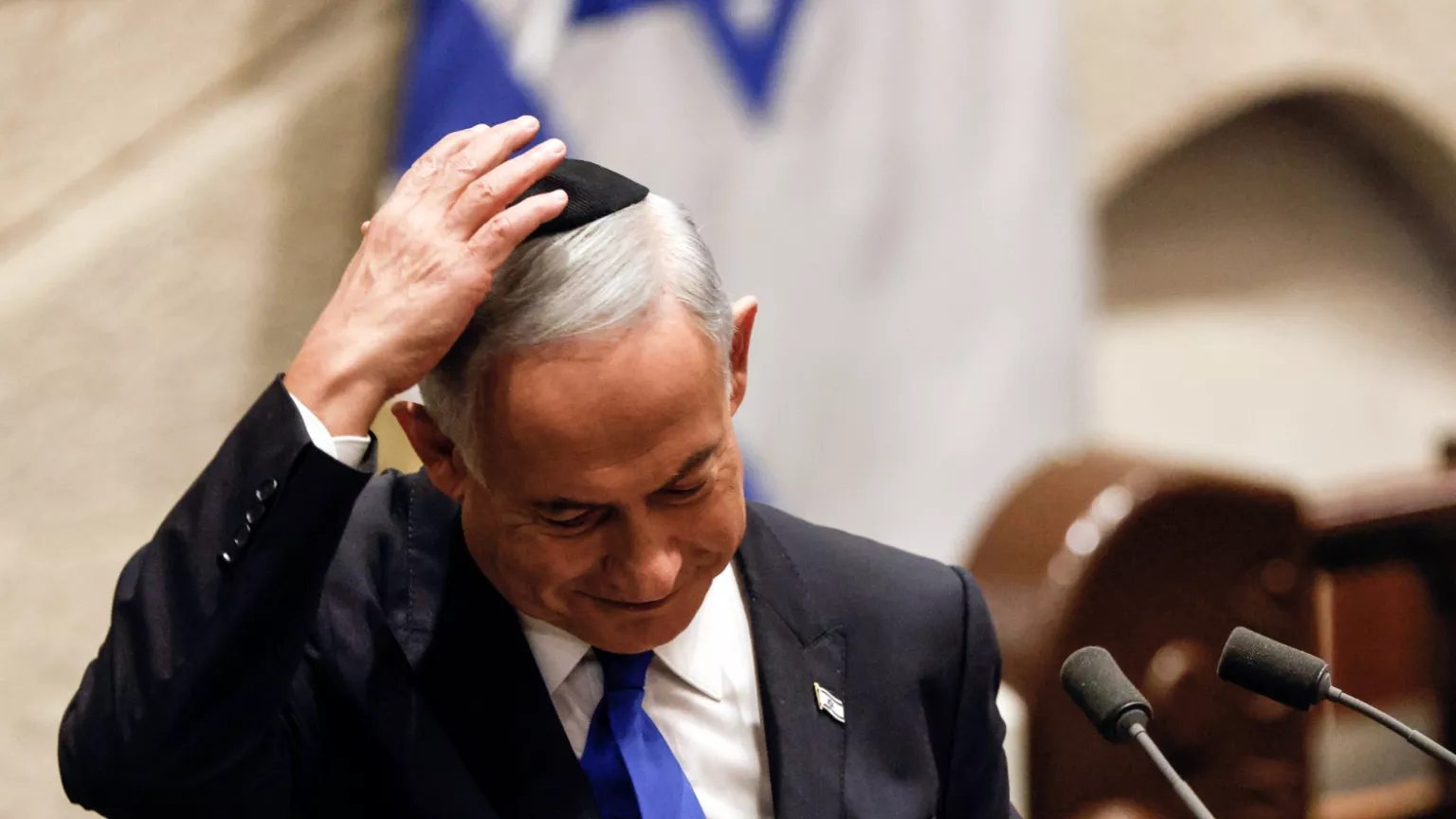 Binyamin Netanyahu, rahatsızlanarak Kabine toplantısına katılamadı. Bozuk gıda tükettiği belirtilen Netanyahu’ya bağırsak iltihabı teşhisi konuldu.
