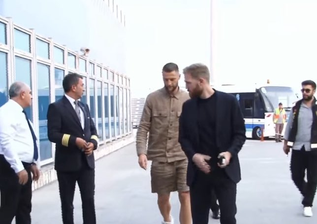 Fenerbahçe geçen sezon Paris Saint Germain'den kiraladığı ve buün 6 milyon Euro'ya transferini bitirdiği Milan Skriniar'ı İstanbul'a getirdi