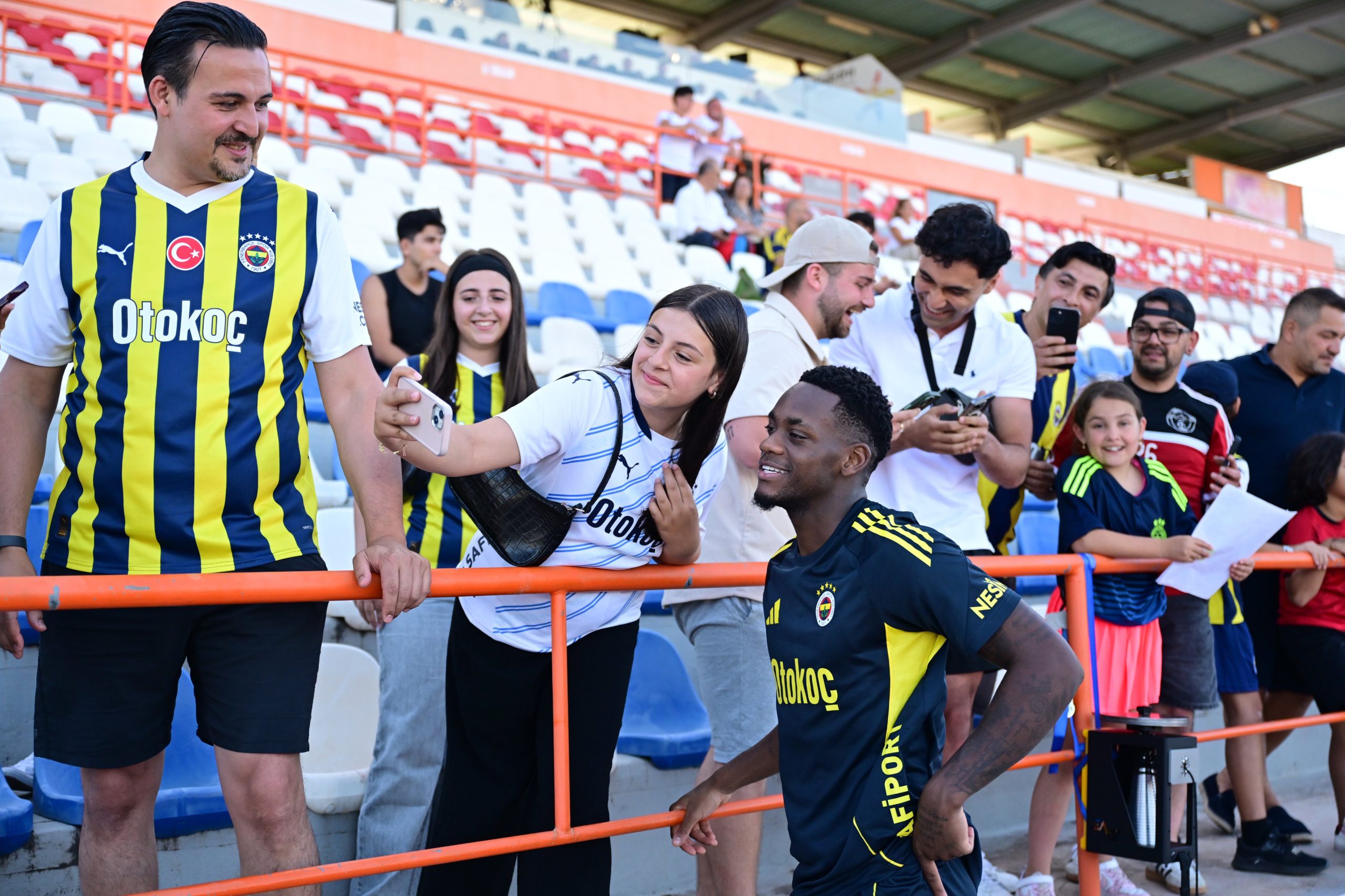 Fenerbahçe, Portekiz'deki ikinci hazırlık maçında 2. Lig altıncısı Uniao de Leiria'yı 2-0 mağlup etti