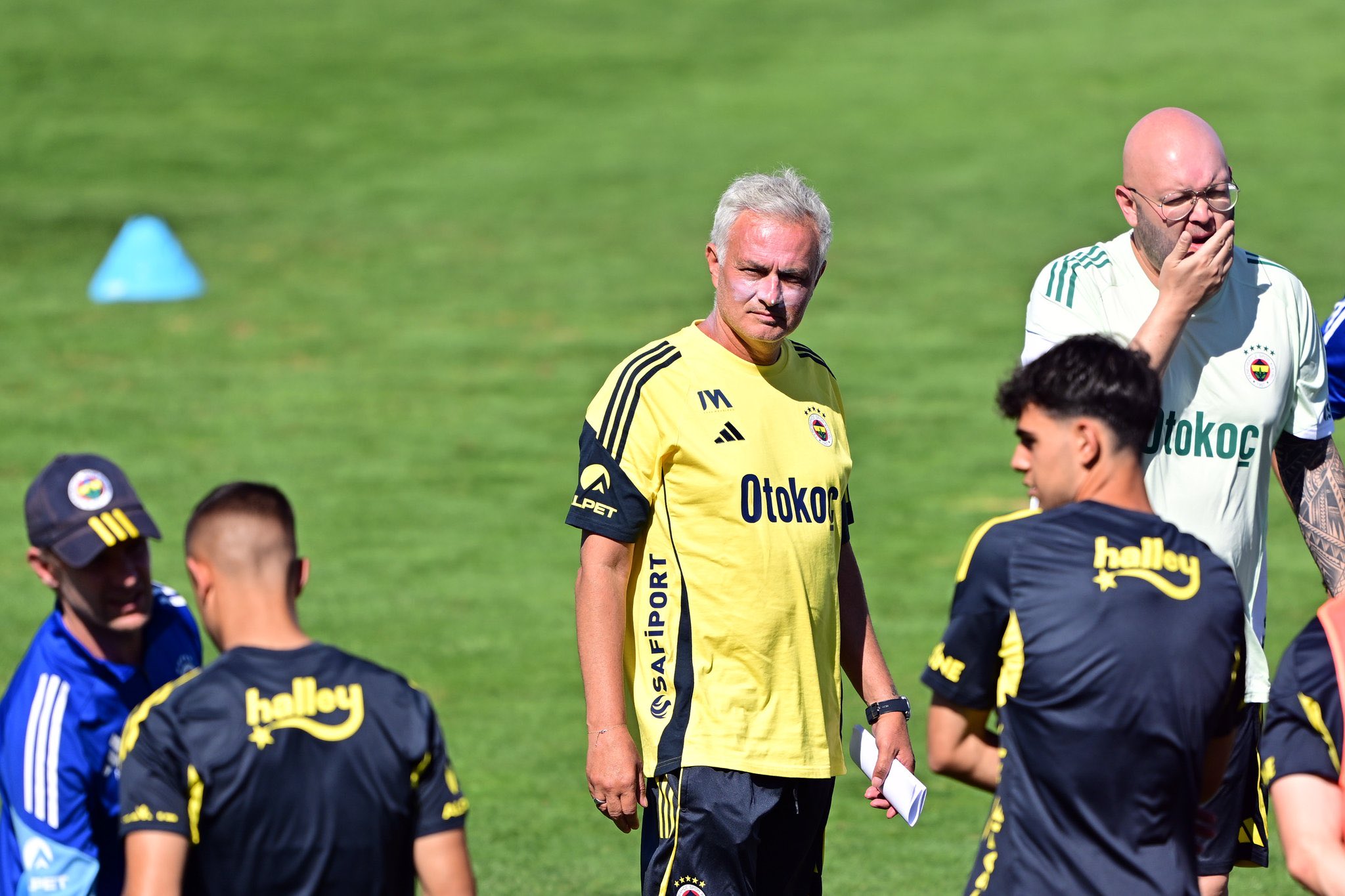 Fenerbahçe, hazırlık kampına gittiği Portekiz'deki ilk maçında 2. Lig'den Portimonense'yi Szymanski'nin golleriyle 2-1 mağlup etti
