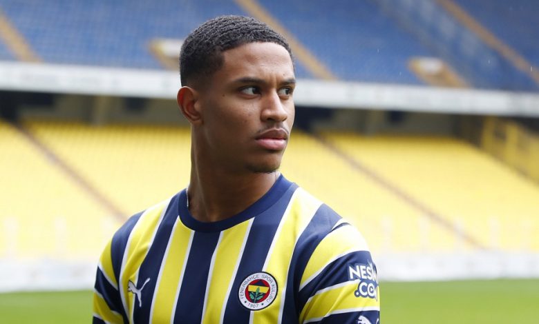 Fenerbahçe, Oosterwolde’nin sözleşmesini 2028'e kadar uzattı. Yiğit Efe Demir ve Osman Ertuğrul Çetin'in kontratları 2029’a kadar yenilendi.
