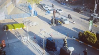 Fenerbahçe Stadı önünde stadyuma el hareketi yaptığı gerekçesiyle durdurulmak istenen Okan O., güvenlik görevlisini aracıyla sürükledi.
