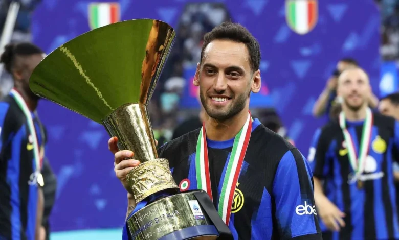 Inter’den ayrılması gündemde olan milli yıldız Hakan Çalhanoğlu için Fenerbahçe’nin resmi teklif sunduğu öne sürüldü.