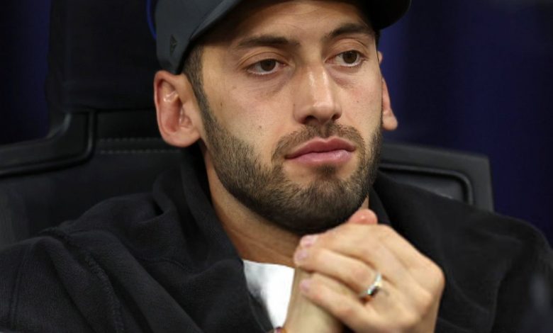 Gazeteci Celal Eren Çelik, Fenerbahçe ve Galatasaray'a transferi gündemde olan Hakan Çalhanoğlu için çok ciddi iddialar ortaya attı