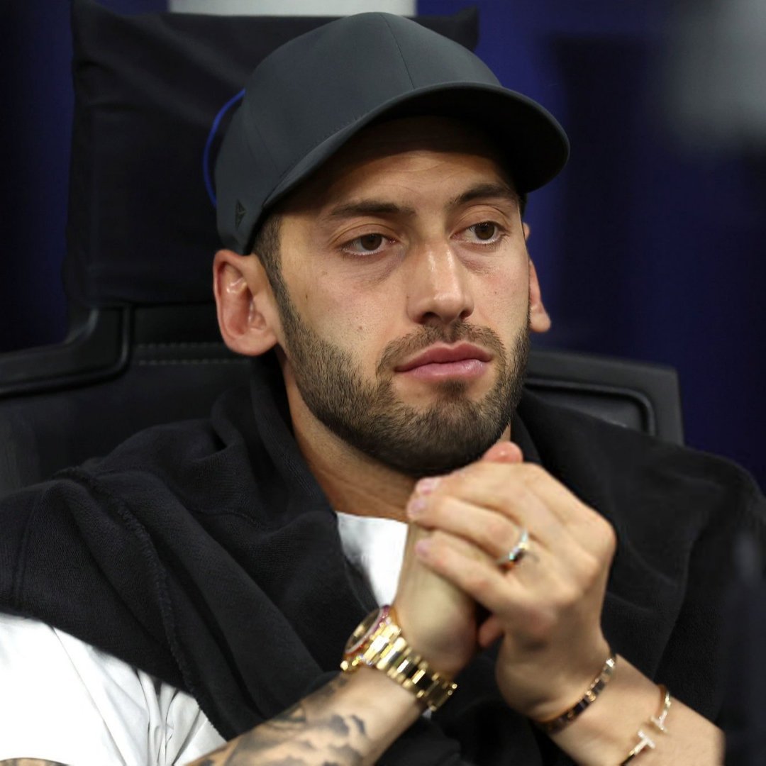 Gazeteci Celal Eren Çelik, Fenerbahçe ve Galatasaray'a transferi gündemde olan Hakan Çalhanoğlu için çok ciddi iddialar ortaya attı