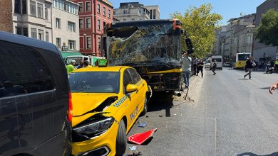 Beyoğlu Tarlabaşı Bulvarı’nda iki İETT otobüsü, bir çöp kamyonu ve 6 aracın karıştığı zincirleme kazada 5 kişi yaralandı.