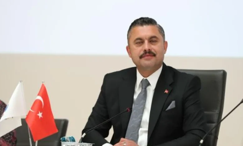 Şile Belediye Başkanı Özgür Kabadayı ve 4 şüpheli, rüşvet ve ihaleye fesat iddialarıyla tutuklandı.