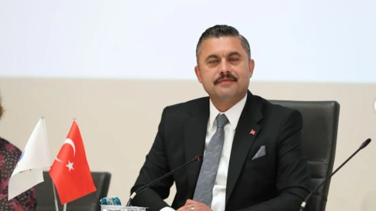 Şile Belediye Başkanı Özgür Kabadayı ve 4 şüpheli, rüşvet ve ihaleye fesat iddialarıyla tutuklandı.