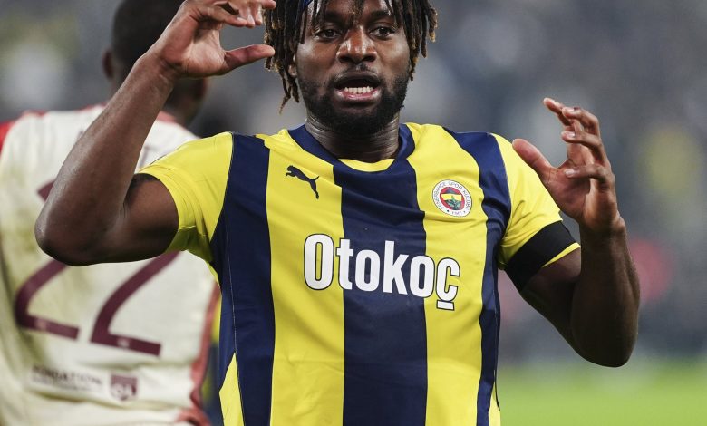 Geçen sezon Fenerbahçe'nin tartışmalı isimlerinden Allan Saint Maximin, eski kulübünü kendisini doping yapmaya zorladığını iddia etti