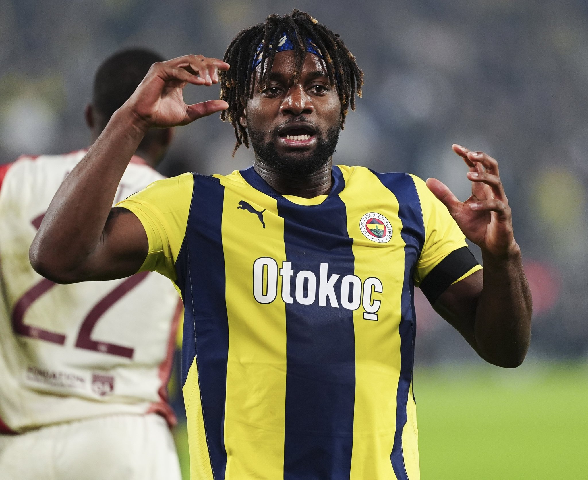 Geçen sezon Fenerbahçe'nin tartışmalı isimlerinden Allan Saint Maximin, eski kulübünü kendisini doping yapmaya zorladığını iddia etti