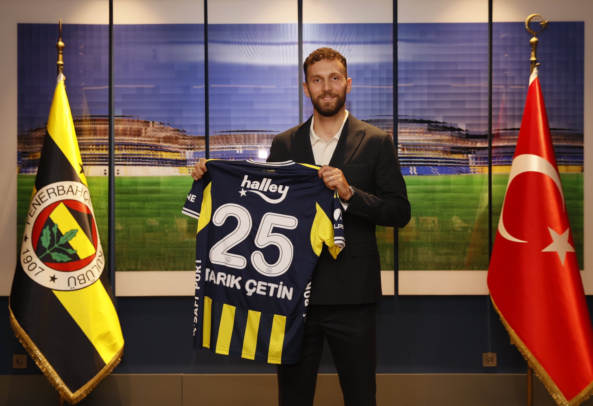 Fenerbahçe, altyapısından yetişen ve Çaykur Rizespor ile sözleşmesi sona eren Tarık Çetin'i renklerine bağladı