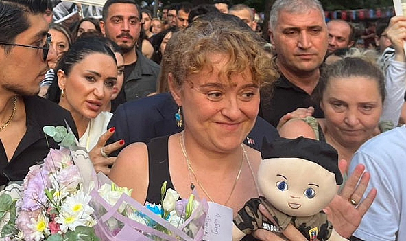 İstanbul’da öldürülen 15 yaşındaki Mattia Ahmet Minguzzi’nin anısına Trabzon’da düzenlenen yürüyüşe büyük bir kalabalık katıldı.