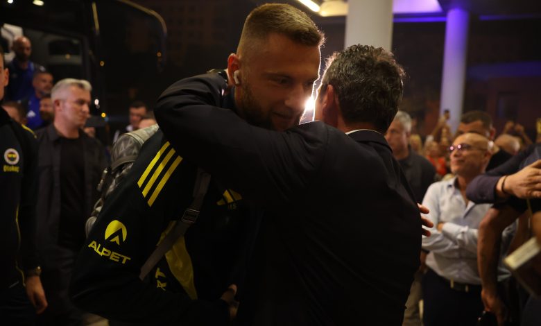 Fenerbahçe Başkanı Ali Koç, eski Galatasaraylı Kerem Aktürkoğlu için Benfica'dan haber beklediklerini açıkladı