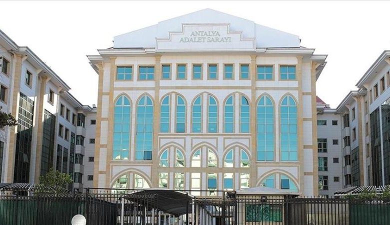 Antalya Büyükşehir Belediyesi’ne yönelik 195 milyon liralık rüşvet ve kara para aklama iddiaları kapsamında son dalgasında 17 şüpheli yakalandı.