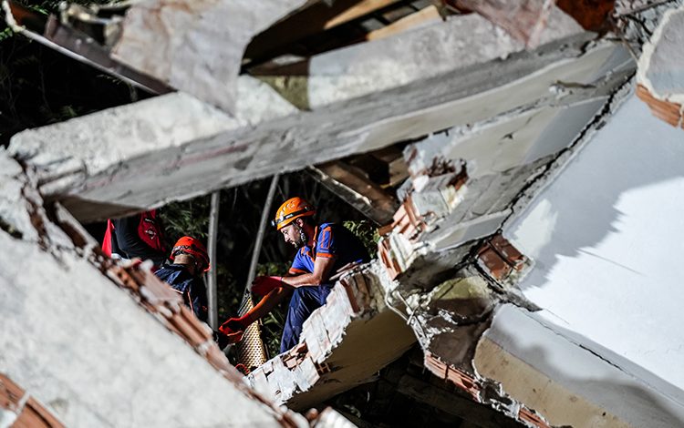 Balıkesir’in Sındırgı ilçesinde meydana gelen 6,1 büyüklüğündeki deprem, çevre illerde de hissedildi.