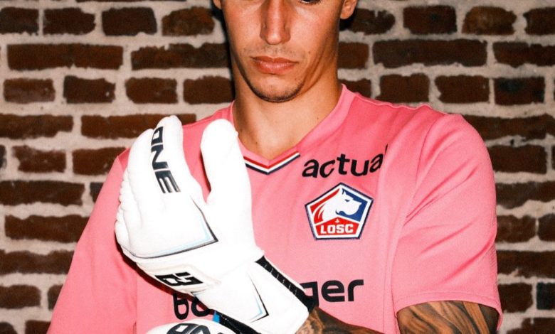 Berke Özer, Eyüpspor'dan 3 gün önce transfer olduğu Lille'in ligde 3-3 berabere kaldığı Brest deplasmanında kaleye geçti